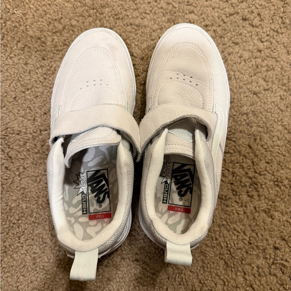 White vans - Picture 2 of 5
